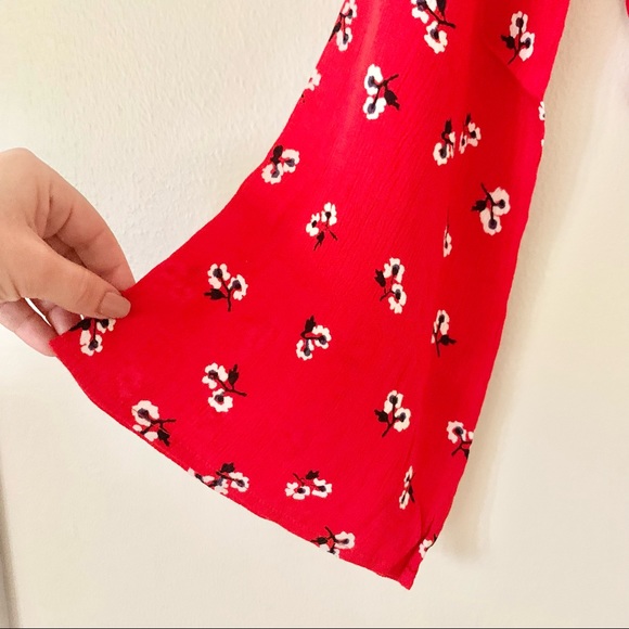 | billabong • red hot floral flare sleeve crop top • medium | - Picture 10 of 12